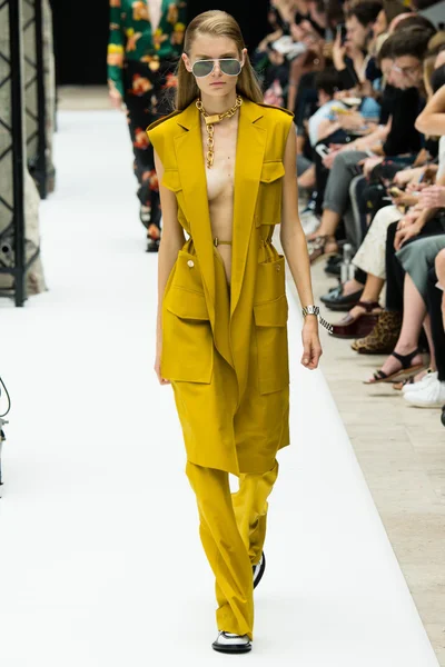 Look 4
